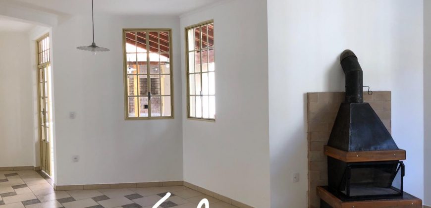 BELÍSSIMA CASA ESTILO SOBRADO NO PINHEIRINHO EM ITAJUBÁ-MG