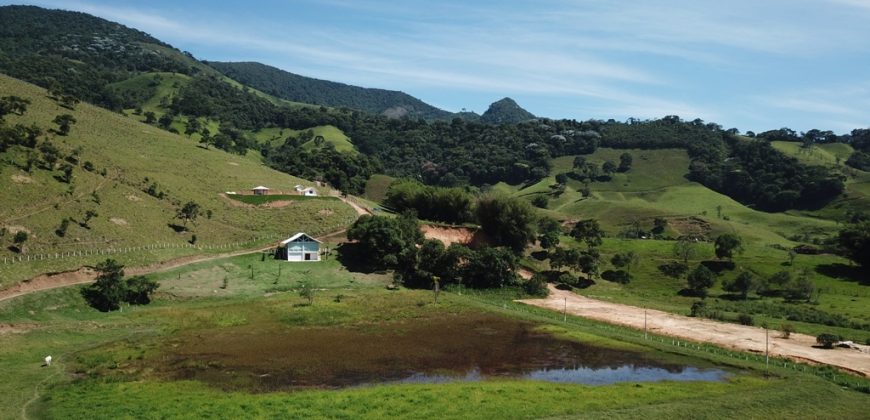 LINDA SÍTIO NO BAIRRO DOS FREIRES MUNICÍPIO DE PIRANGUÇU/MG