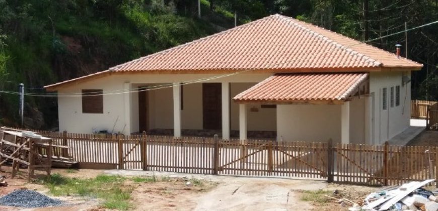 EXCELENTE CHÁCARA COM ÁREA DE 2.500m², SITUADA NA ESTRADA DA BARRA EM MARMELÓPOLIS/MG