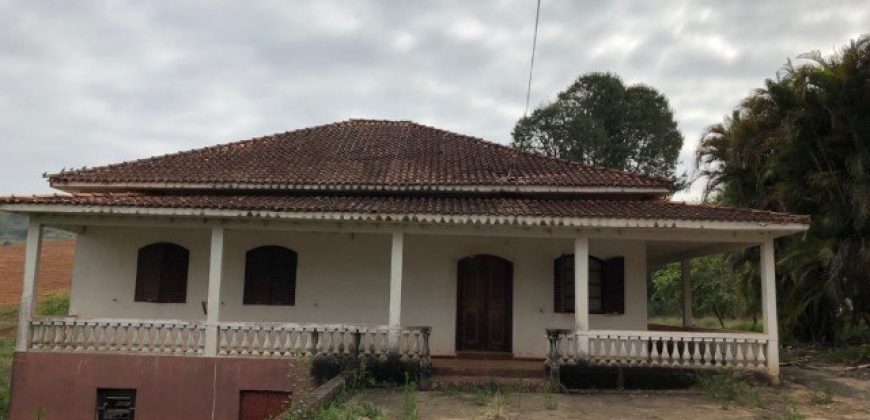 SÍTIO MAGNÂNIMO DE 4 HECTARES, COM CASARÃO BARROCO, MUNICÍPIO DE PIRANGUINHO/MG