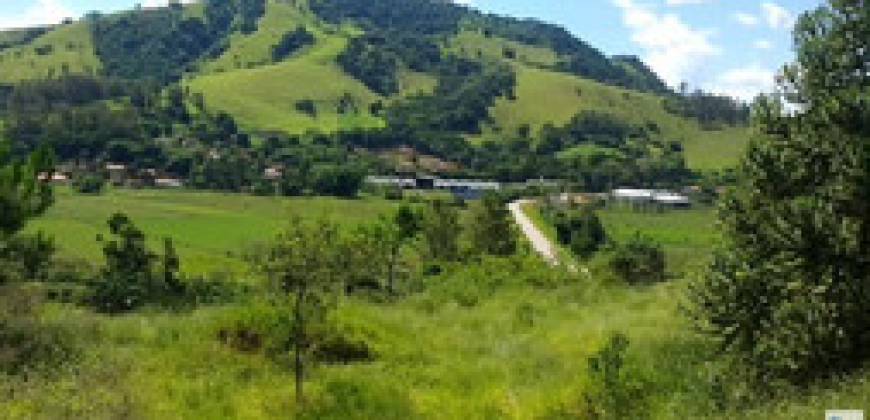 BELÍSSIMA CHÁCARA DE 15.000m² NO BAIRRO NOVA CANAÃ EM ITAJUBÁ/MG