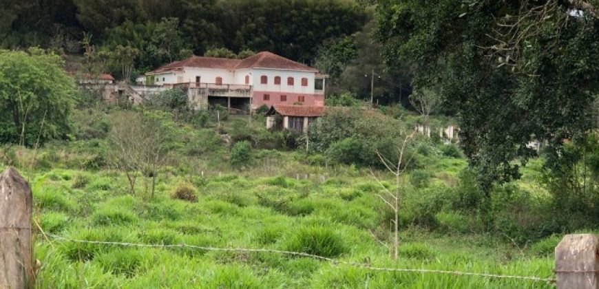 SÍTIO MAGNÂNIMO DE 4 HECTARES, COM CASARÃO BARROCO, MUNICÍPIO DE PIRANGUINHO/MG