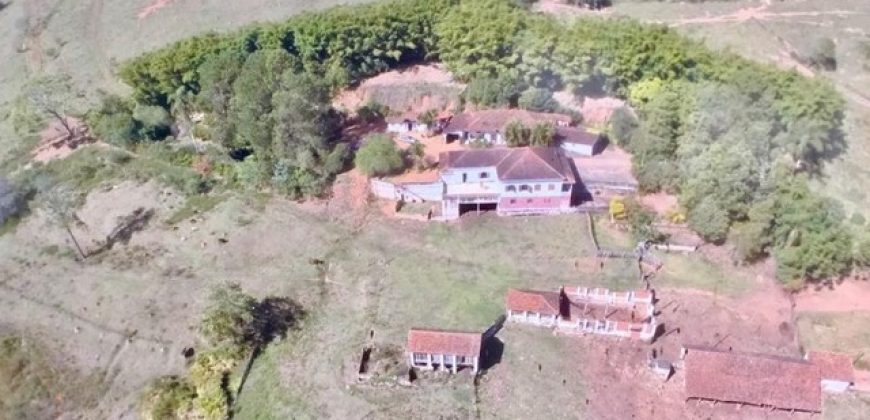 SÍTIO MAGNÂNIMO DE 4 HECTARES, COM CASARÃO BARROCO, MUNICÍPIO DE PIRANGUINHO/MG