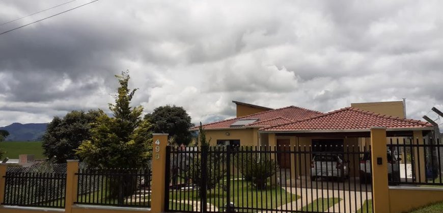 BELÍSSIMA CASA NO LOTEAMENTO VISTA VERDE EM PIRANGUINHO-MG