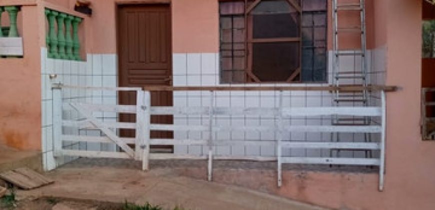 LINDA CHÁCARA SITUADA NA SERRINHA, PIRANGUINHO/MG, COM 2500m²