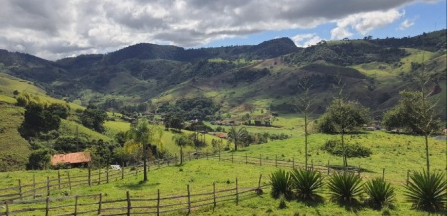 LINDA CHÁCARA DE 1465,04m², NA RODOVIA ITAJUBÁ/MARIA DA FÉ (SEM ESTRADA DE TERRA)