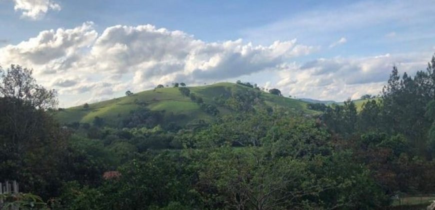 BELÍSSIMO SÍTIO, CINEMATOGRÁFICO EM PIRANGUINHO-MG, COM 12.100m²