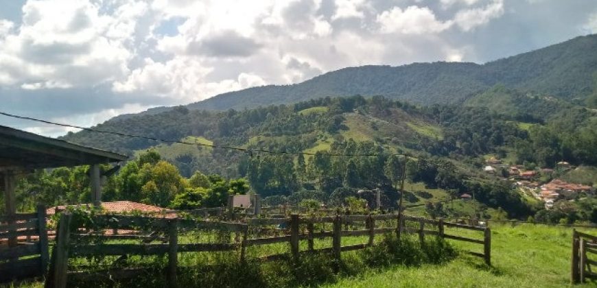 MARAVILHOSO SÍTIO NO CENTRO DE DELFIM MOREIRA/MG COM CERCA DE 8,6 HECTARES.