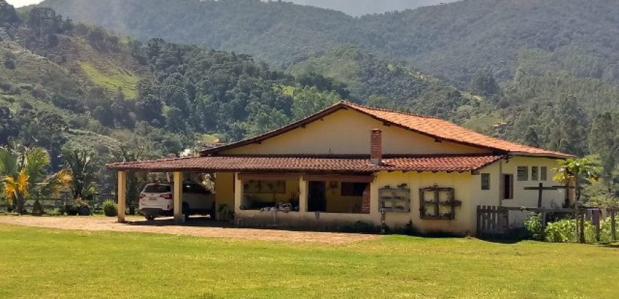 MARAVILHOSO SÍTIO NO CENTRO DE DELFIM MOREIRA/MG COM CERCA DE 8,6 HECTARES.