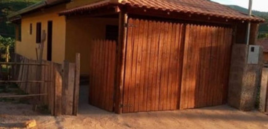 ÓTIMA CASA RURAL COM 100m² NO BAIRRO ÁGUA LIMPA, ITAJUBÁ/MG