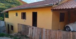 ÓTIMA CASA RURAL COM 100m² NO BAIRRO ÁGUA LIMPA, ITAJUBÁ/MG