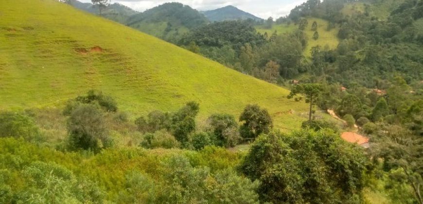 LINDO SÍTIO DE 24.000m², NO BAIRRO TORRES, A 5KM DE MARMELÓPOLIS/MG.