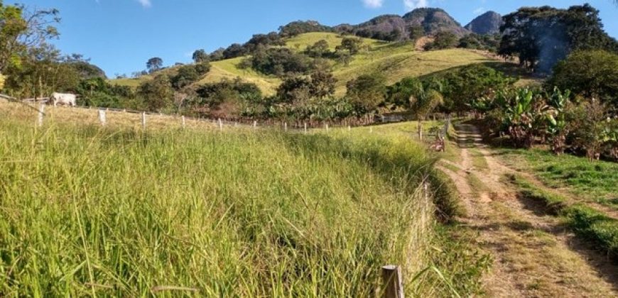 LINDA CHÁCARA DE 3700m², BAIRRO PIRANGA EM PIRANGUÇU/MG