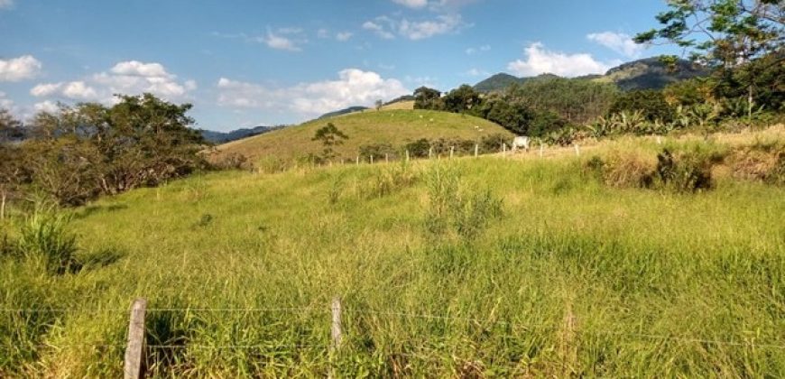 LINDA CHÁCARA DE 3700m², BAIRRO PIRANGA EM PIRANGUÇU/MG