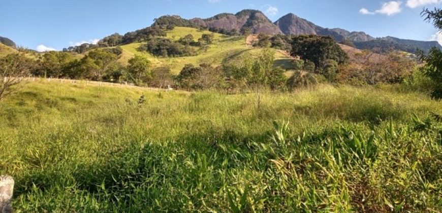 LINDA CHÁCARA DE 3700m², BAIRRO PIRANGA EM PIRANGUÇU/MG