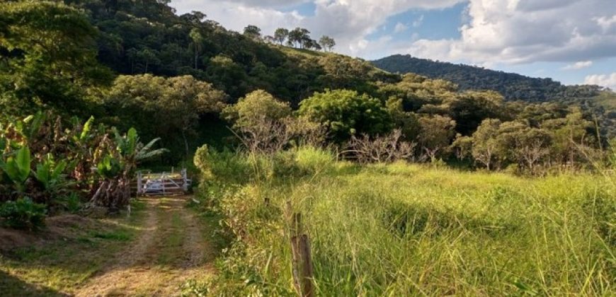 LINDA CHÁCARA DE 3700m², BAIRRO PIRANGA EM PIRANGUÇU/MG