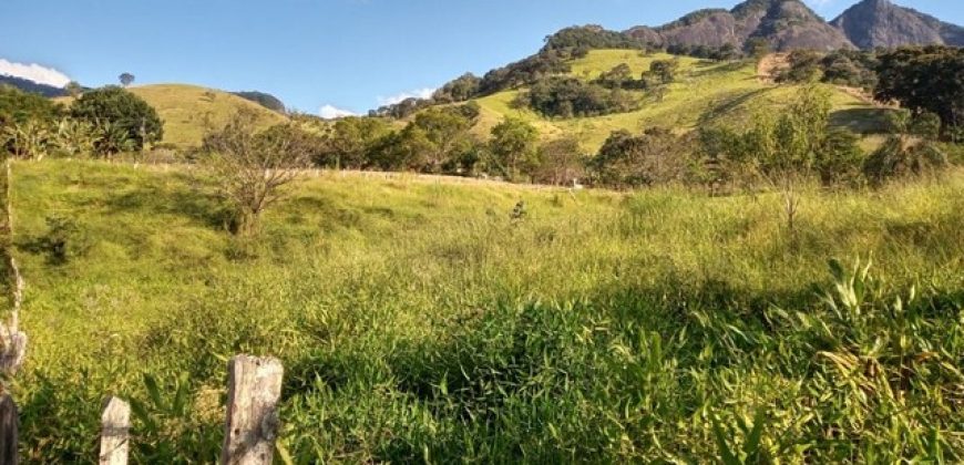 LINDA CHÁCARA DE 3700m², BAIRRO PIRANGA EM PIRANGUÇU/MG