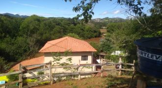 Excelente Chácara com Área de 2.800m², situada na em Piranguinho/MG