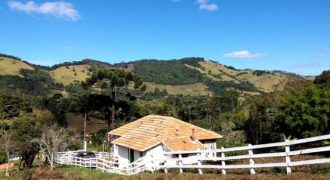 Encantadora!Simples e Aconchegante!Chácara 1200m²-Casa da Roça Restaurada-Delfim Moreira/Sul de MG