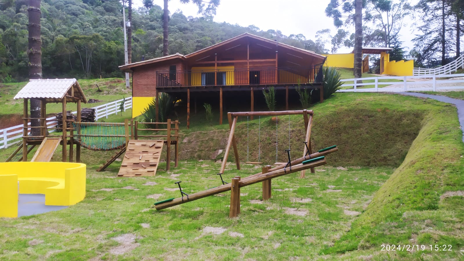 Chácara de 5.000m² com Linda Casa Nova, Beleza e Conforto – Marmelópolis- Sul de Minas Gerais